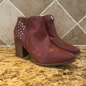 Chocolate Blue Distressed Bexley Burgundy Size 37 Never Worn Model